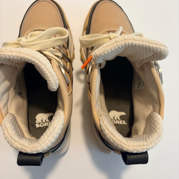 Women Ona Rmx Chukka Bootie - Picture 7 of 9